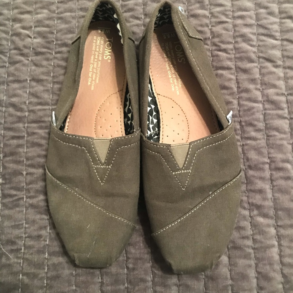 TOMS classic canvas slip-ons
